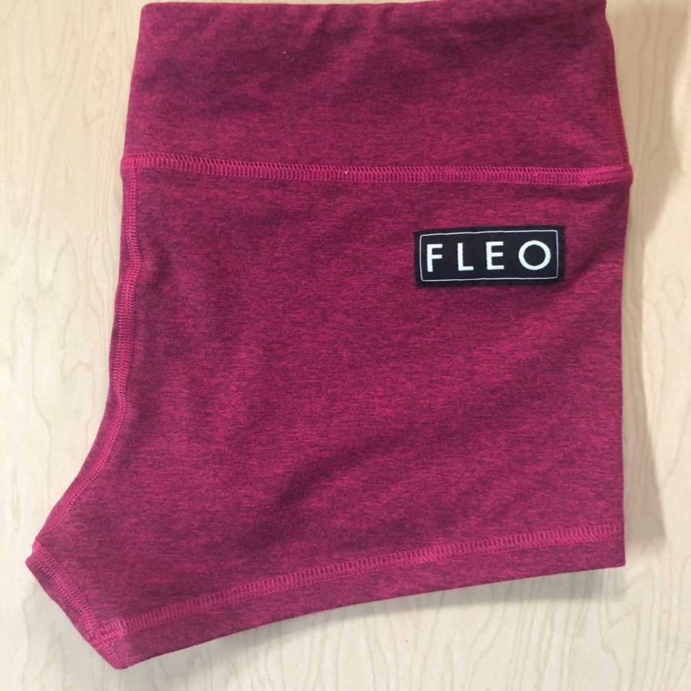 Fleo size L Shorts